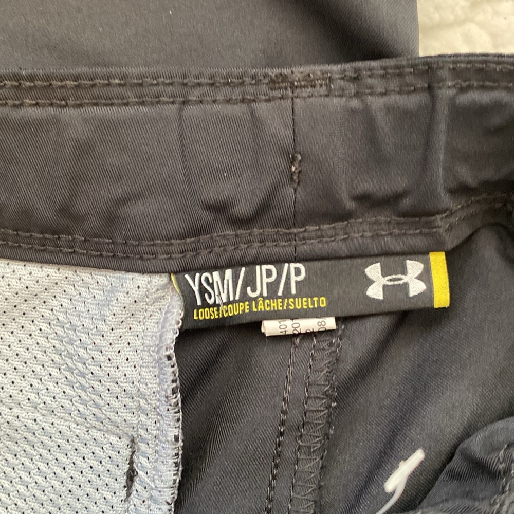 Boys Black Under Armor dress  Shorts - Picture 4 of 4